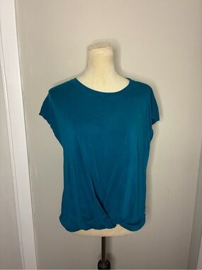 Time and Tru Twist Front Top